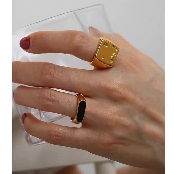 Black Enamel ring, gold signet ring, black Bar ring, gold stacking ring - Picture 4 of 5